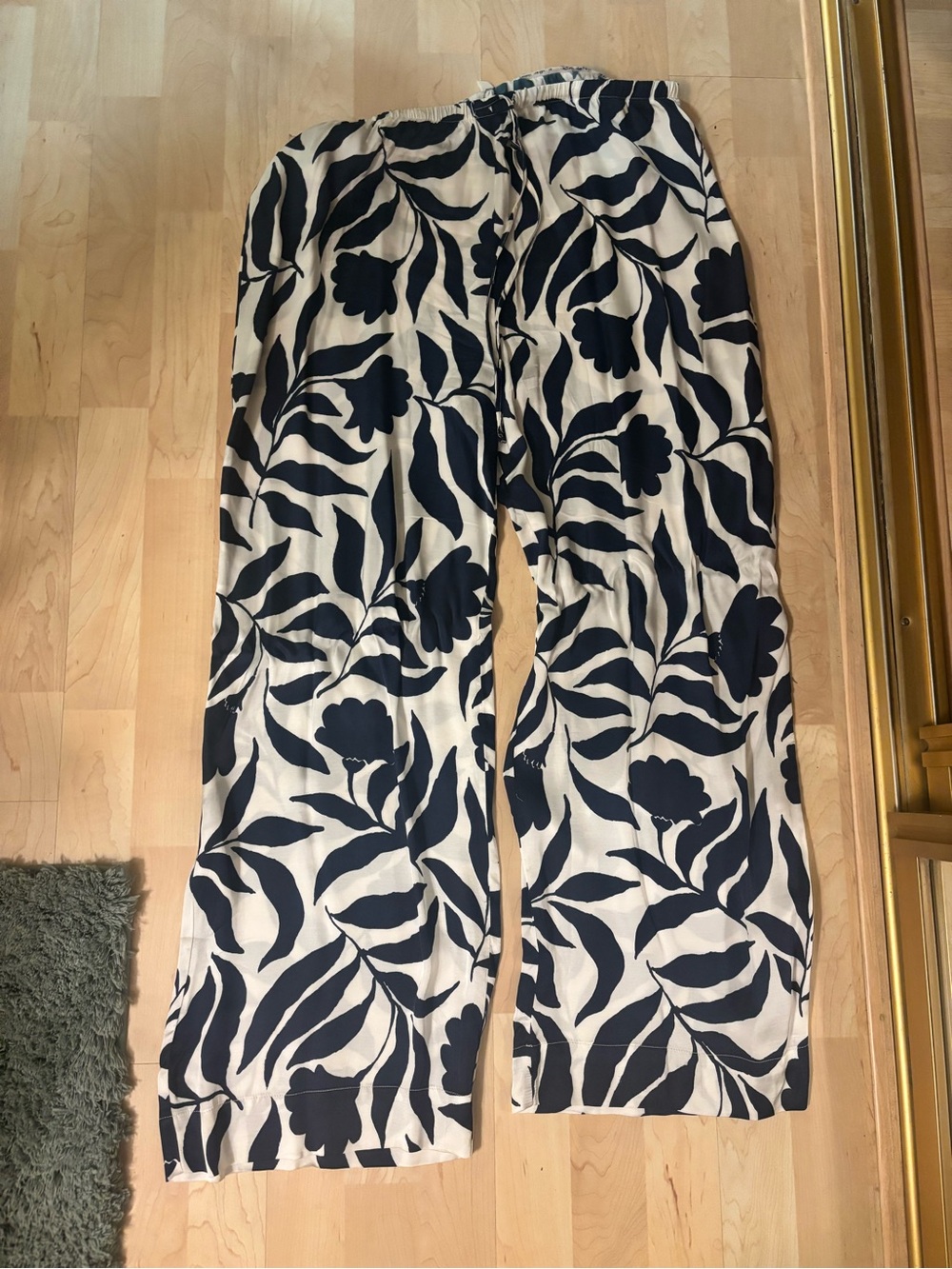 cloth & stone Cream and Navy Floral Wide-Leg Pants